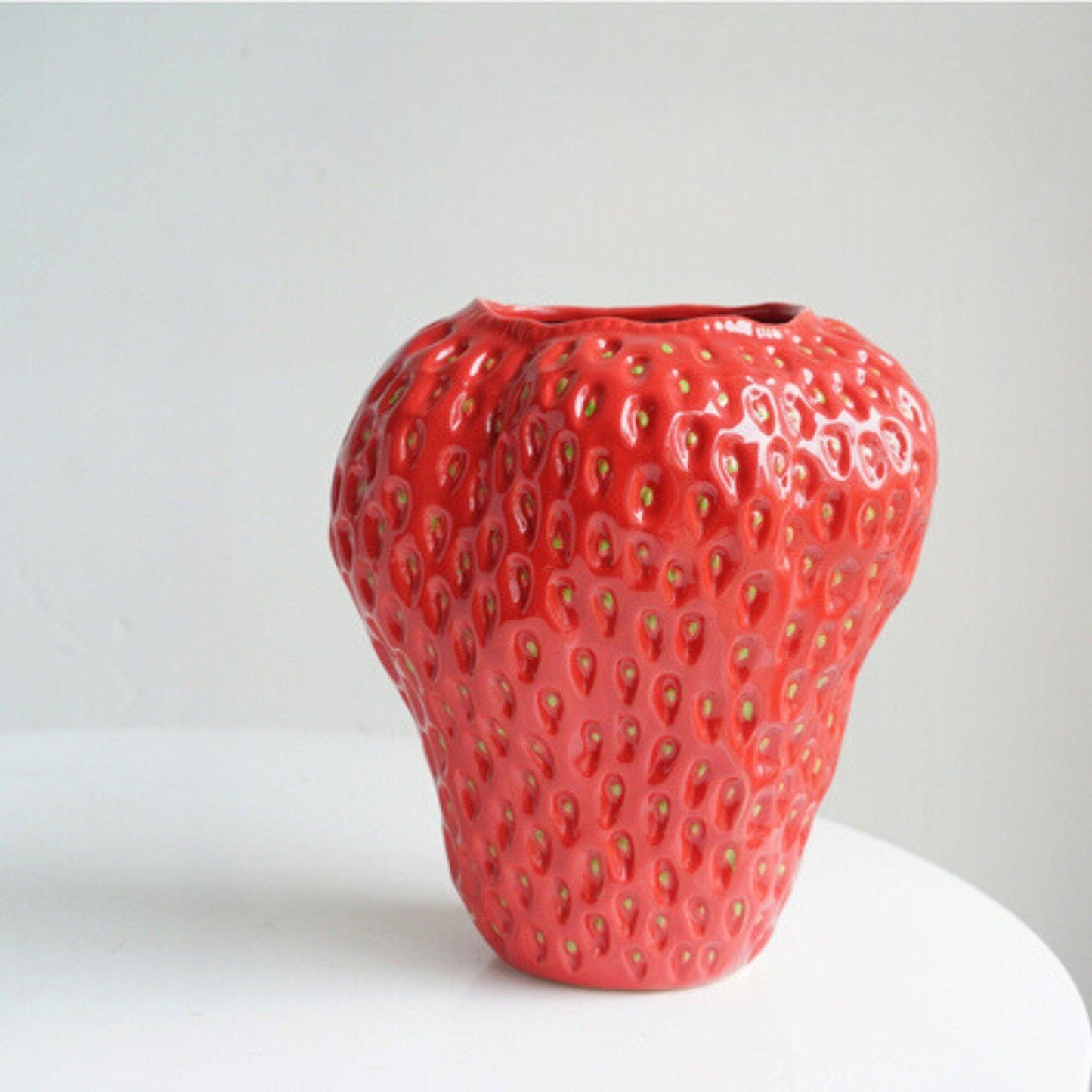 Fravelle – Keramische aardbei vaas decoratief design