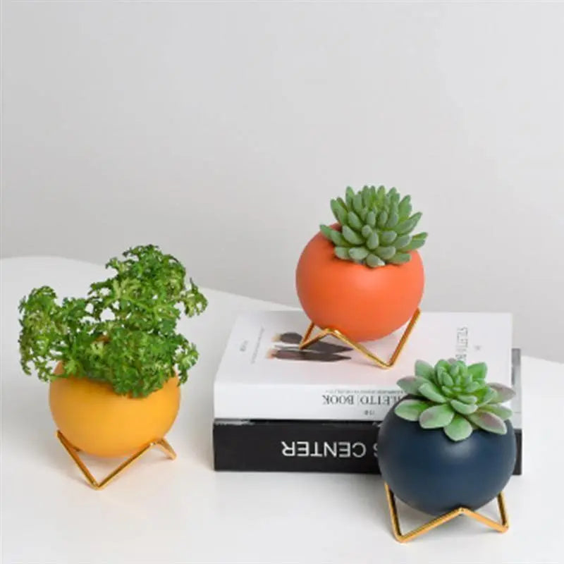 Calira – Keramische plantenpot met metalen standaard