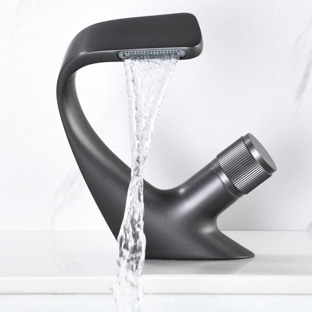 Cavrex – Wastafelkraan met Waterval Uitloop & Keramisch Ventiel
