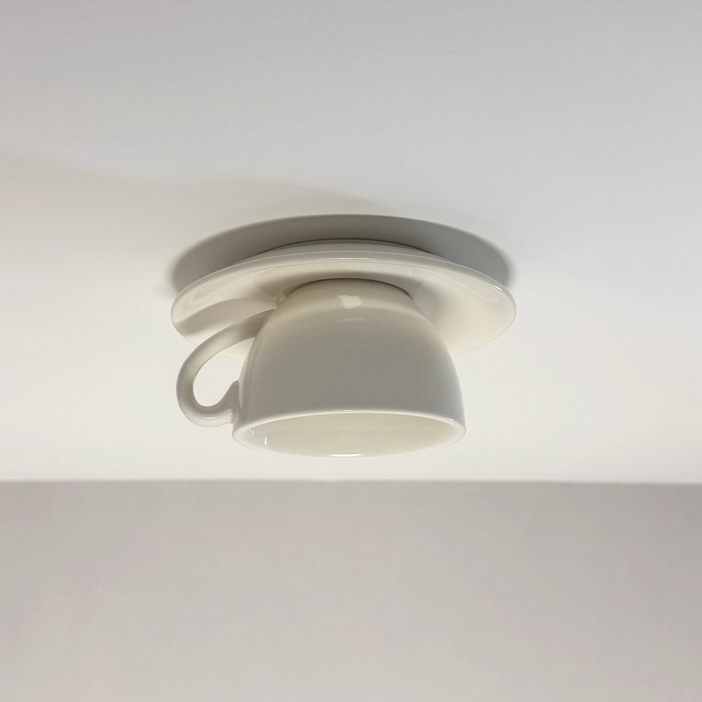 Cerano – Plafondlamp in keramiek met speels kleuraccent