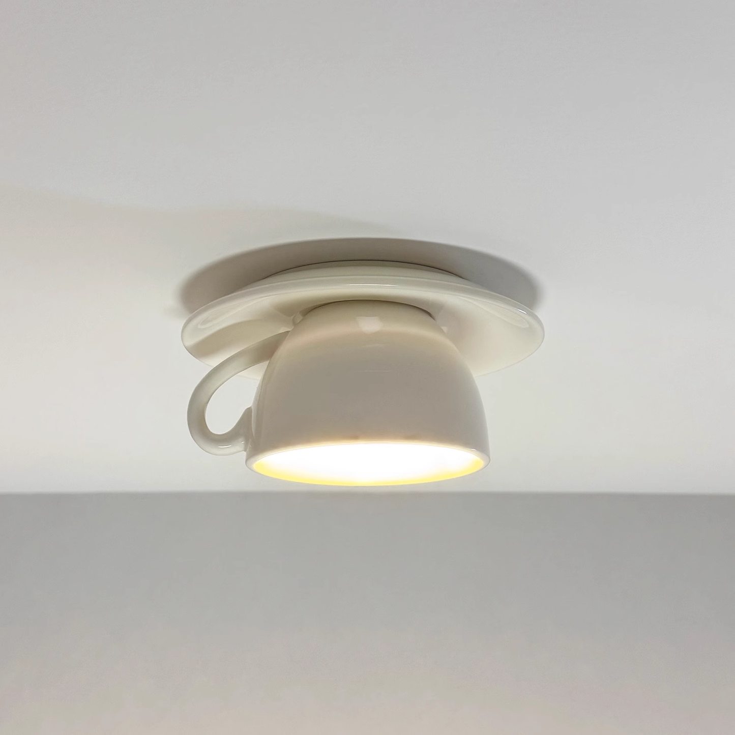 Cerano – Plafondlamp in keramiek met speels kleuraccent