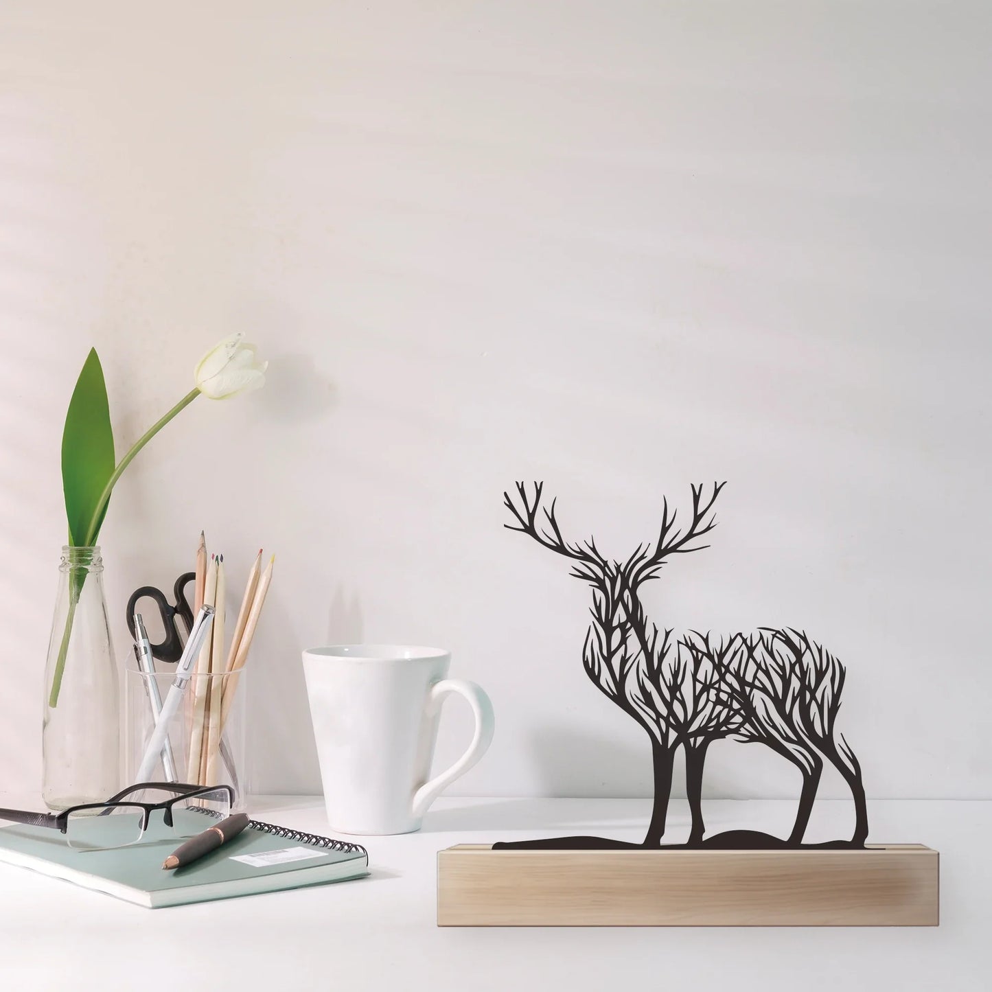 Elvarn – Scandinavisch hertenbeeld van resin