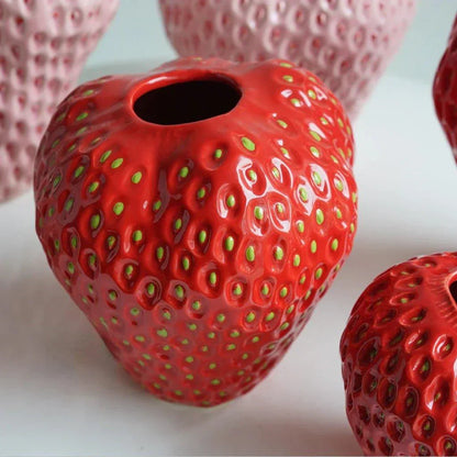 Fravelle – Keramische aardbei vaas decoratief design