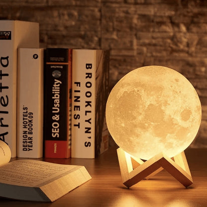 Lunova – 3D maanlamp met touchbediening en houten standaard