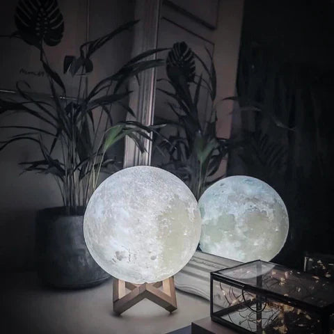 Lunova – 3D maanlamp met touchbediening en houten standaard