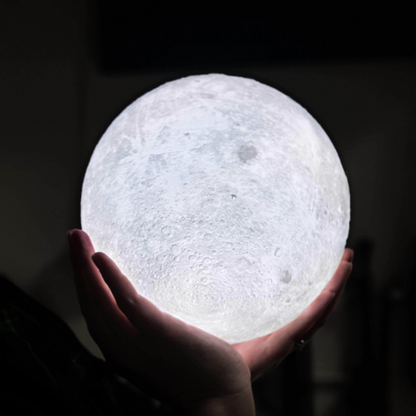 Lunova – 3D maanlamp met touchbediening en houten standaard