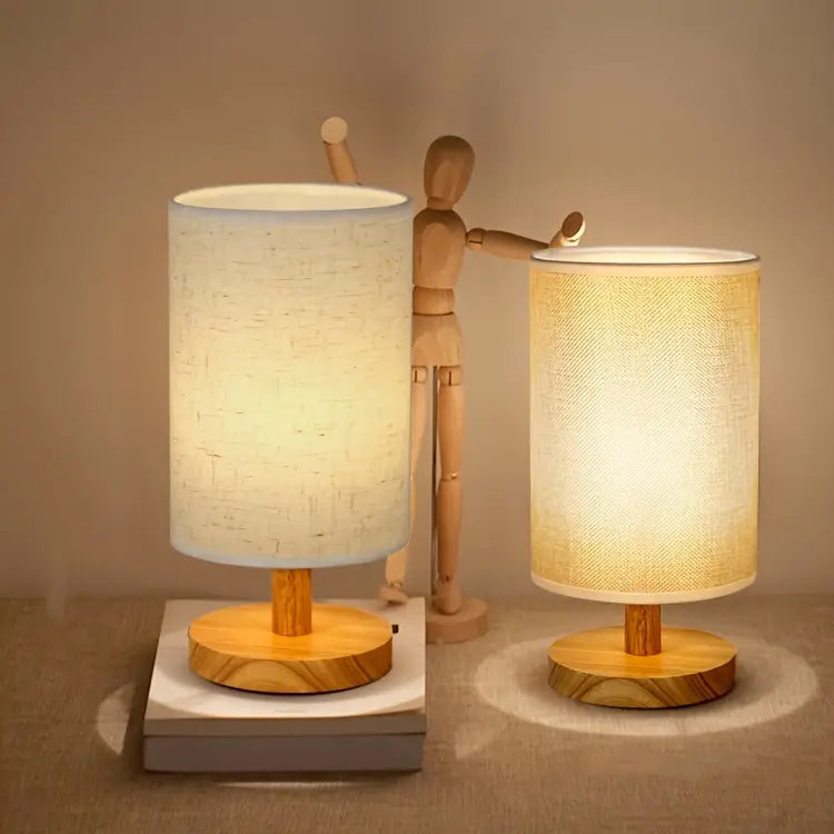 Noravi – Tafellamp van hout en stof met USB-aansluiting