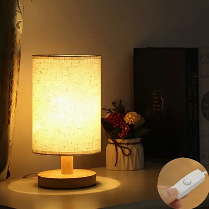 Noravi – Tafellamp van hout en stof met USB-aansluiting
