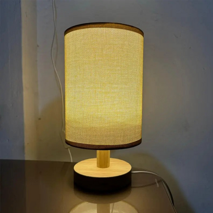 Noravi – Tafellamp van hout en stof met USB-aansluiting