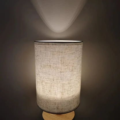 Noravi – Tafellamp van hout en stof met USB-aansluiting