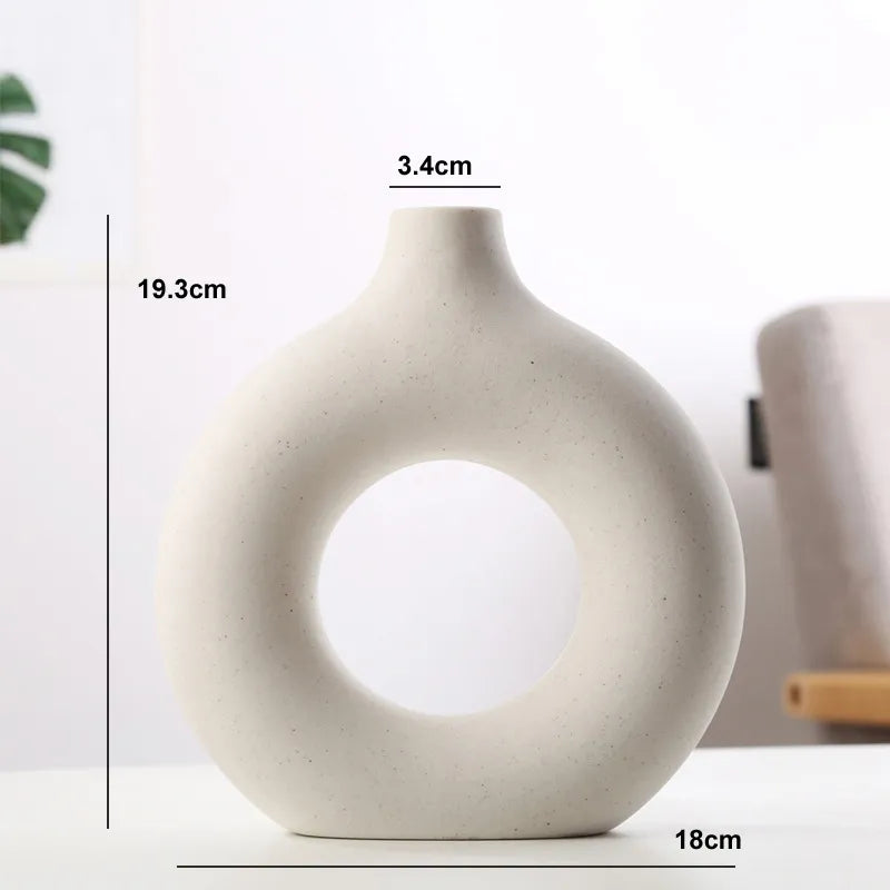 Orvella – Keramische donut vaas met open cirkel design