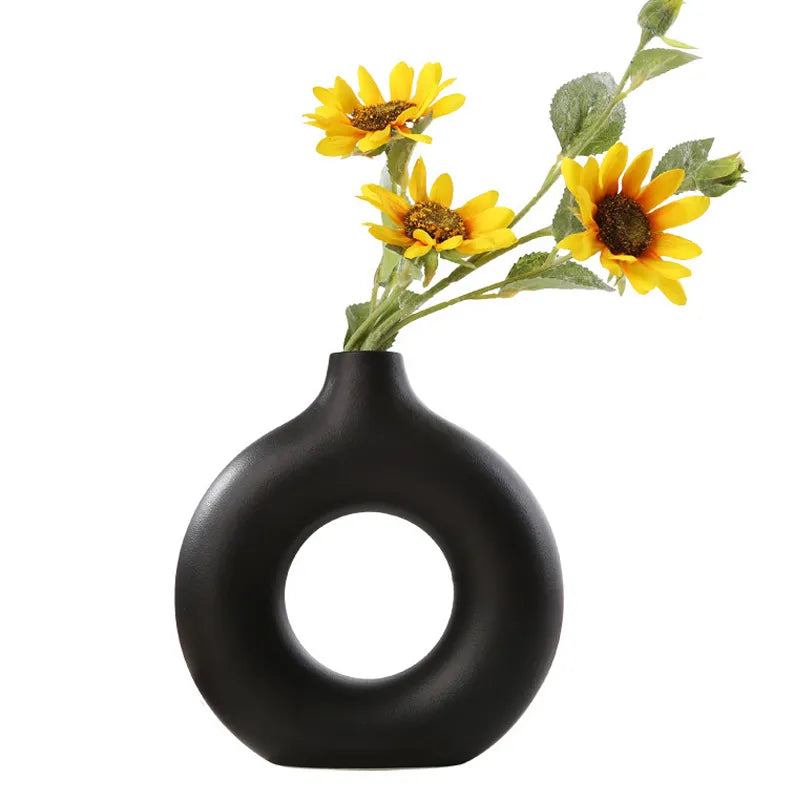 Orvella – Keramische donut vaas met open cirkel design