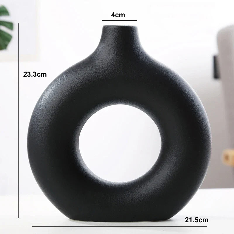 Orvella – Keramische donut vaas met open cirkel design