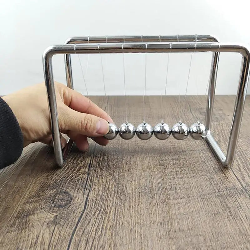 Pendara – Newton Cradle balansballen voor bureau