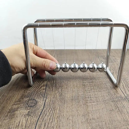 Pendara – Newton Cradle balansballen voor bureau