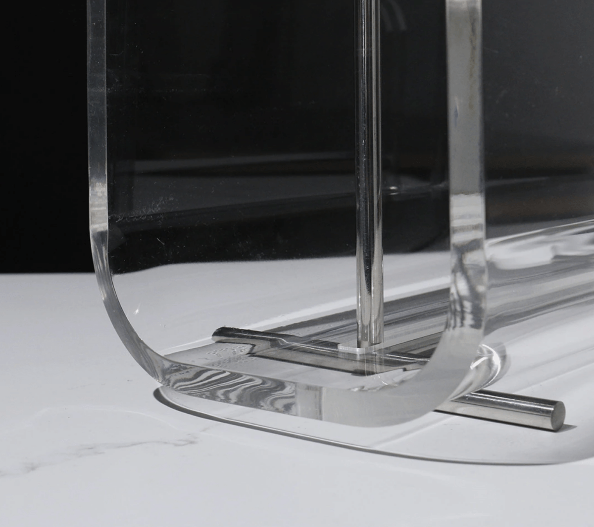 Revaro – Tijdschriftenhouder acryl met metalen frame