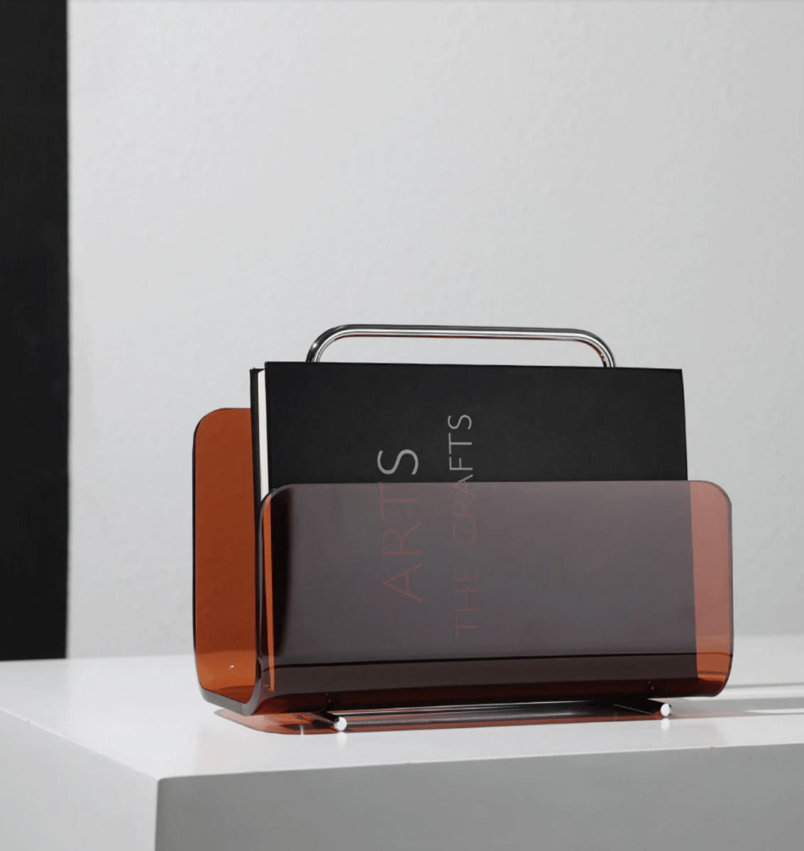 Revaro – Tijdschriftenhouder acryl met metalen frame