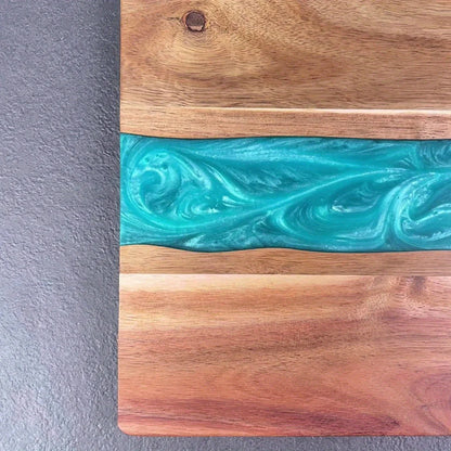 Acacia snijplank met hars river design voor borrelplanken