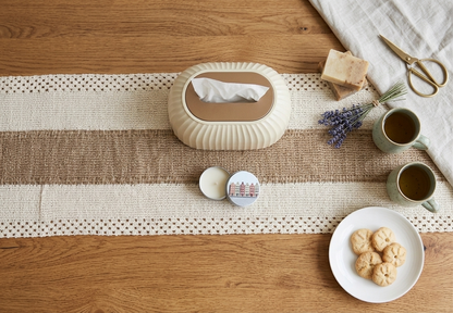 Stijlvolle Linnen Tafelloper Beige met Kant & Middenstrook – 30 x 180 cm