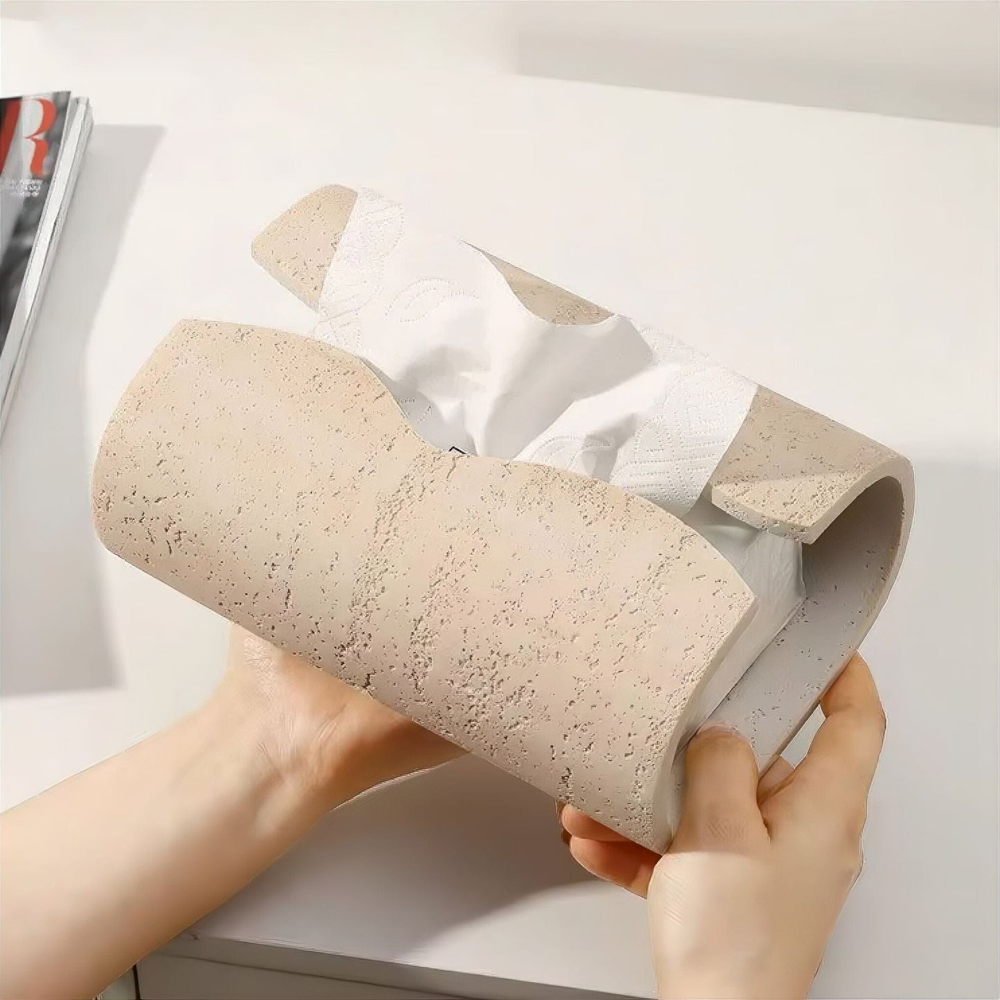 Tessora – Tissuebox van zandsteen met organische vorm