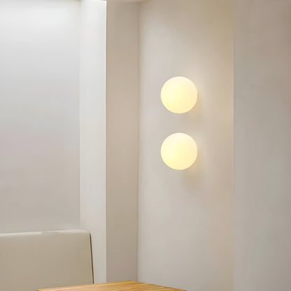 Velmira – Wandlamp met mat glas en zachte lichtspreiding