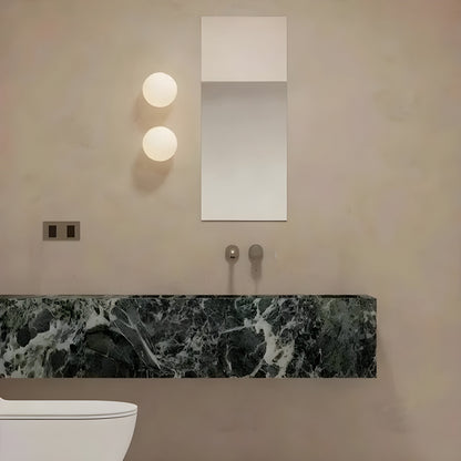 Velmira – Wandlamp met mat glas en zachte lichtspreiding
