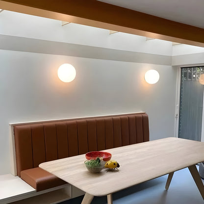 Velmira – Wandlamp met mat glas en zachte lichtspreiding