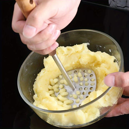 Veloria – Aardappelstamper RVS met houten handgreep