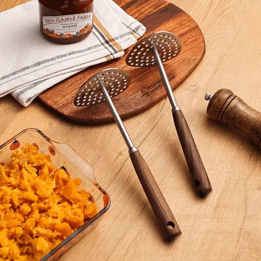 Veloria – Aardappelstamper RVS met houten handgreep